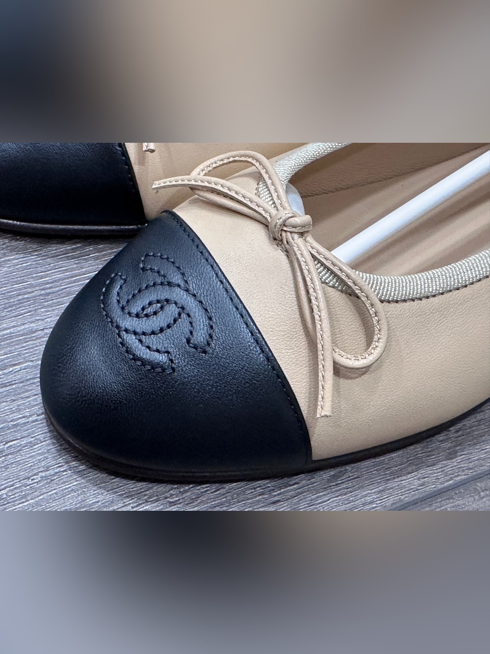 CHANEL CC LOGO BEIGE & BLACK LEATHER BALLET BALLERINA FLATS SHOES Size 38.5C - Picture 7 of 13